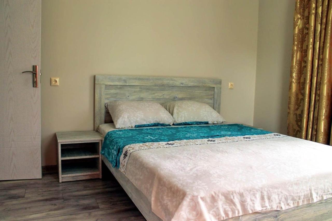 Tete Guest House Batumi Exterior photo